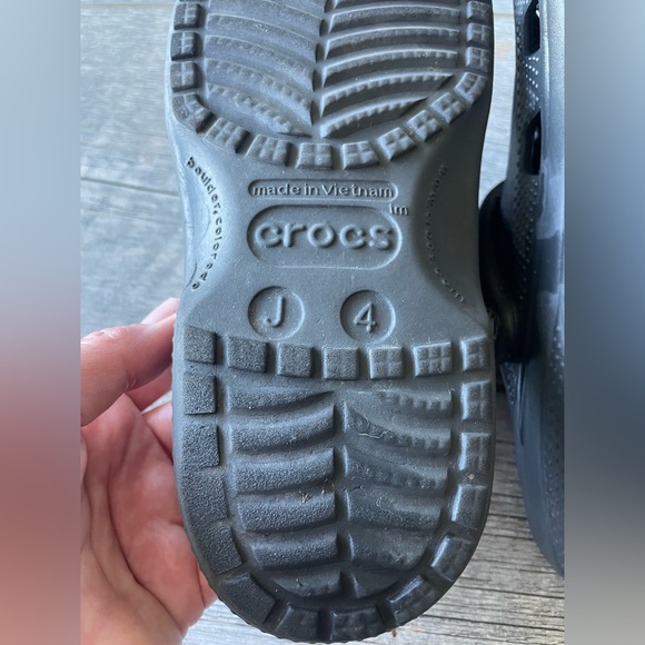 Black Crocs Clogs - kids size 4 - Picture 3 of 5